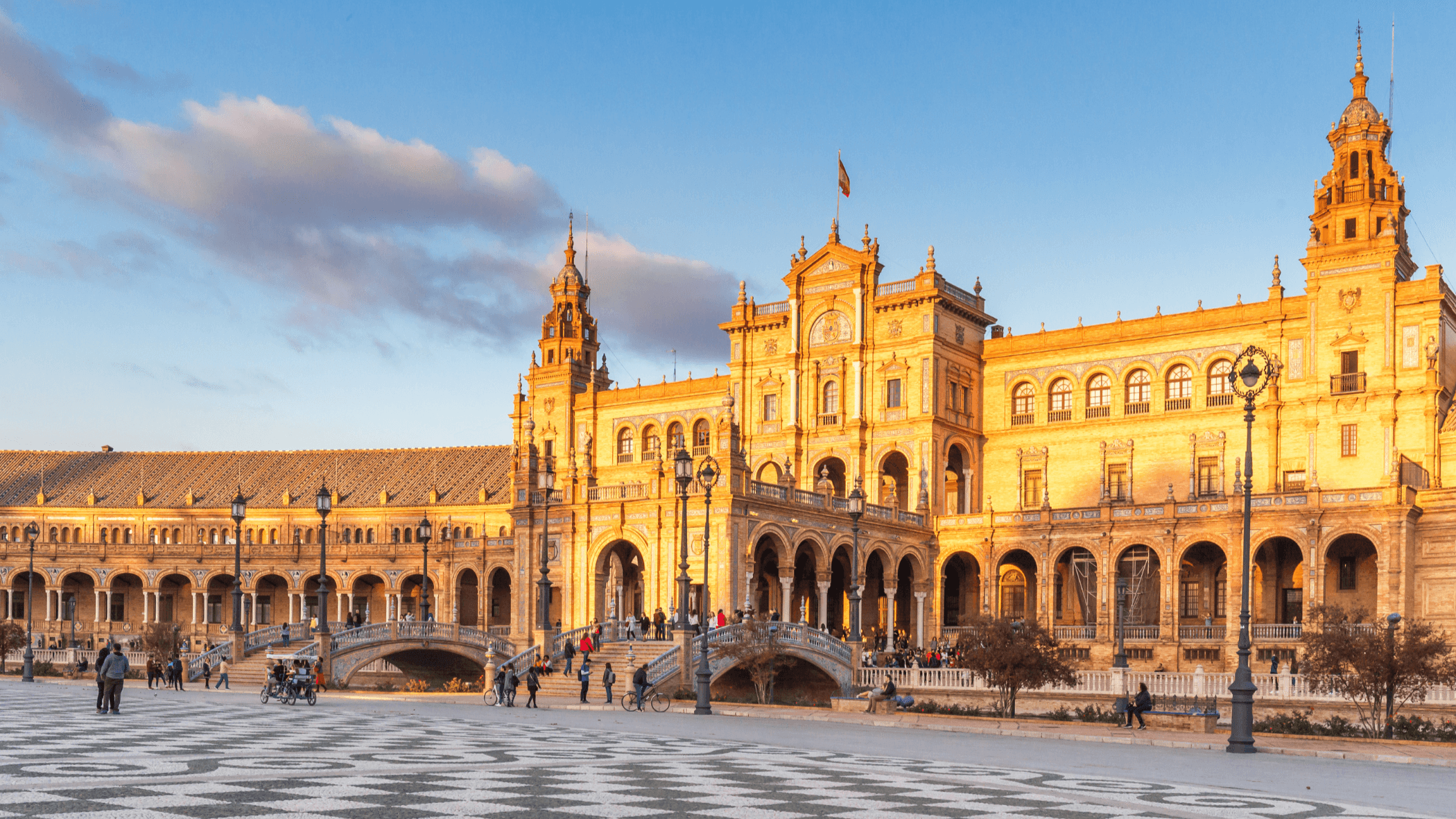 Deducciones según tu Comunidad Autónoma: Deducciones en Andalucía 4 Plaza de España de Sevilla, ya que vamos a hablar de la Comunidad Autónoma de Andalucía