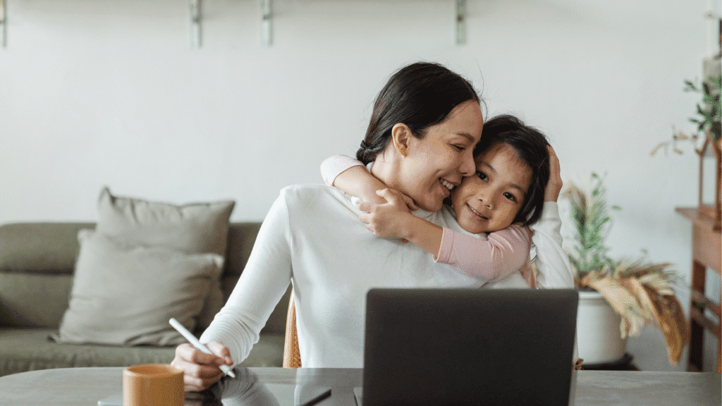 Madres autónomas: Guía completa de bonificaciones y ayudas en 2025 para conciliar y emprender 8 madres autónomas