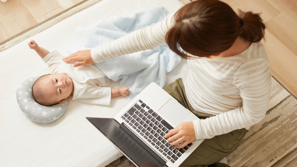 Madres autónomas: Guía completa de bonificaciones y ayudas en 2025 para conciliar y emprender 3 madres autónomas
